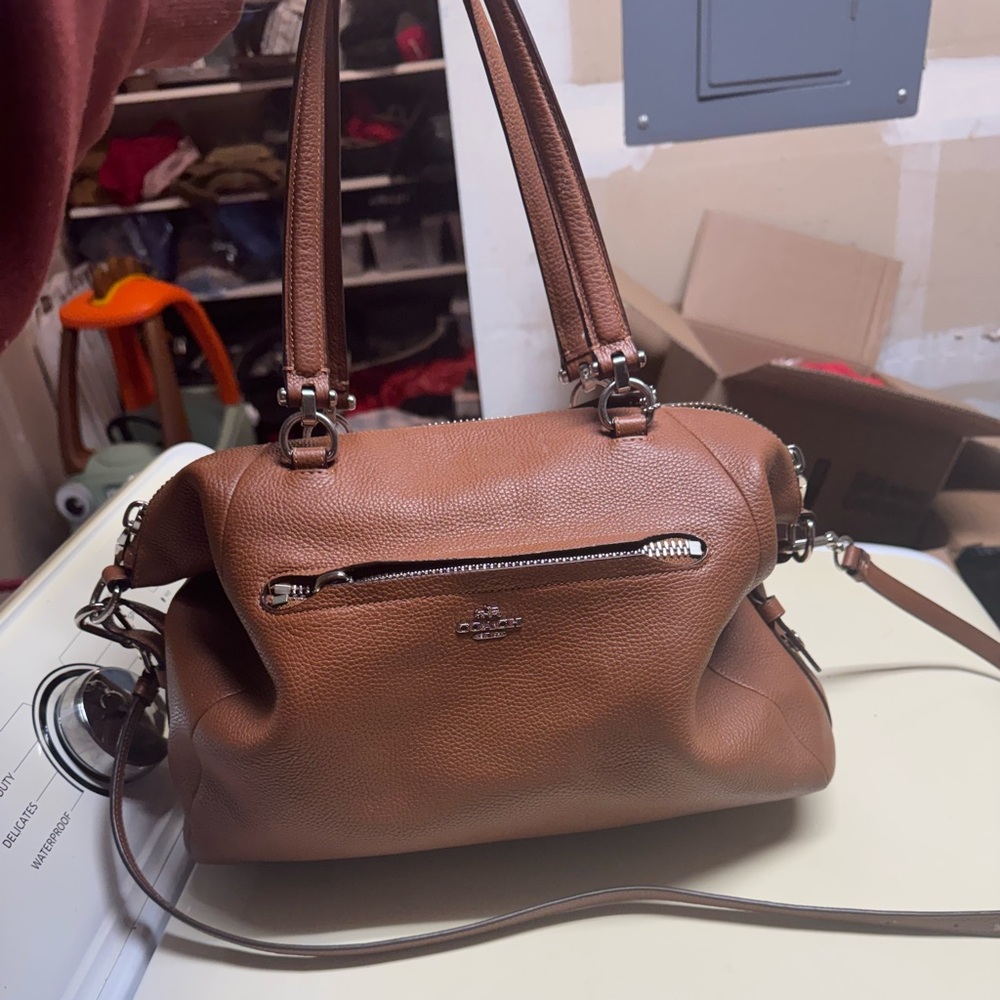 Medium / large sized coach purse - gently used for 2 months